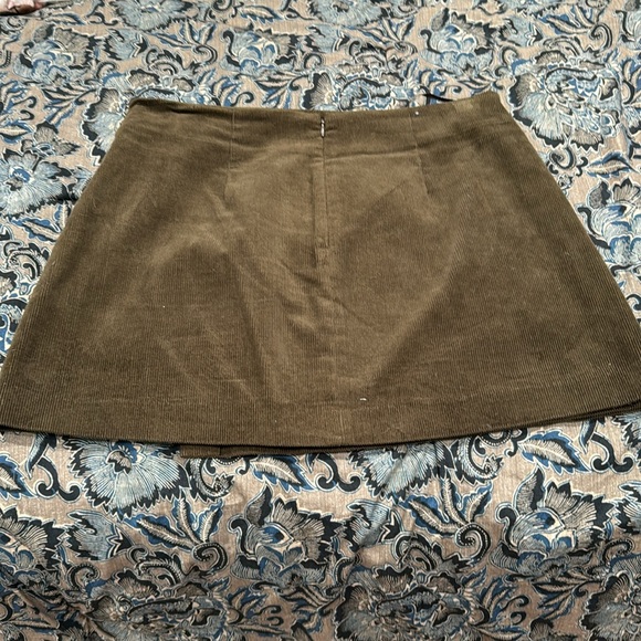 Gianni Bini corduroy hunter green skirt size 8 - Picture 3 of 6